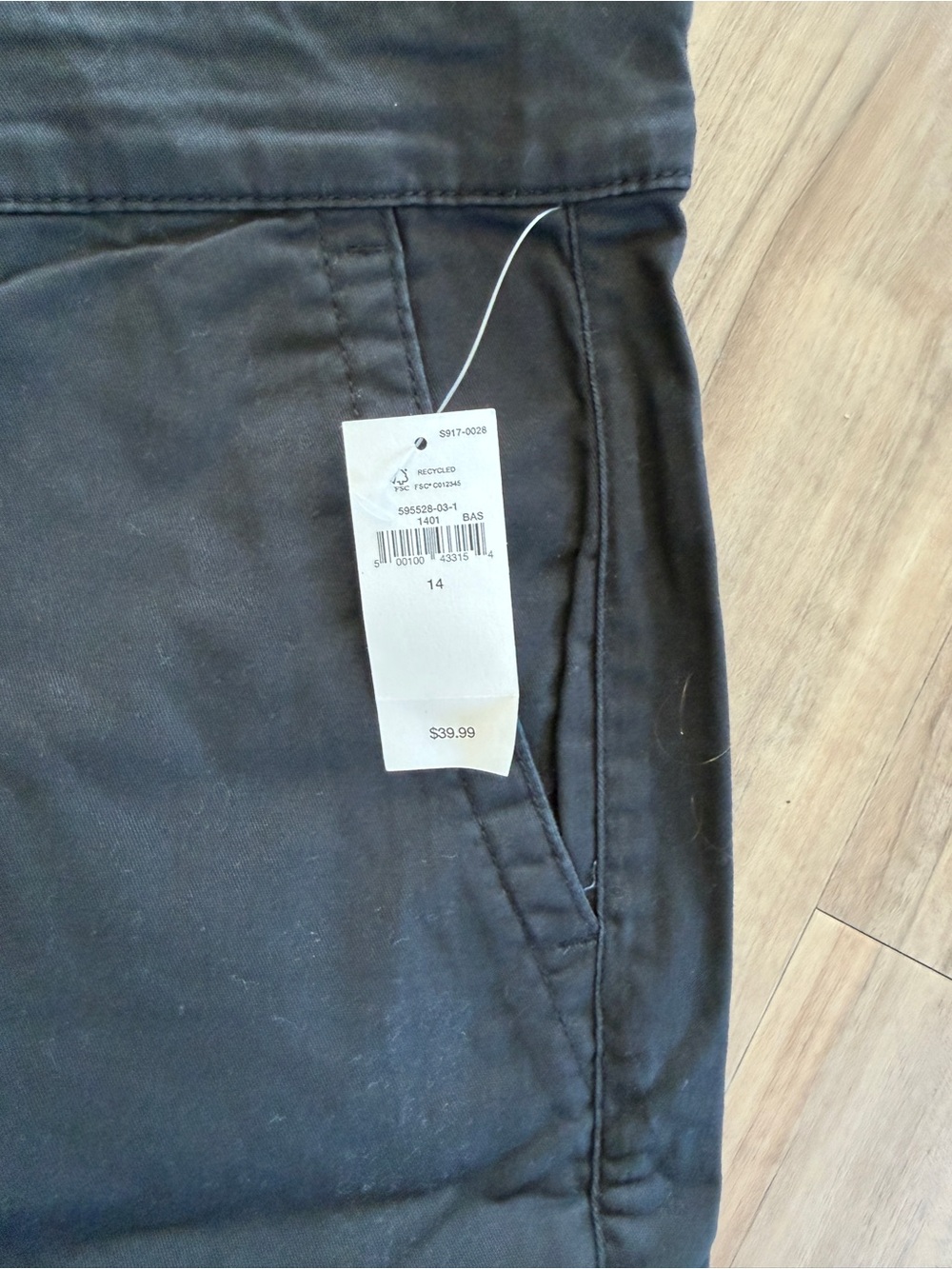 GAP women’s Bermuda Short - Picture 5 of 5